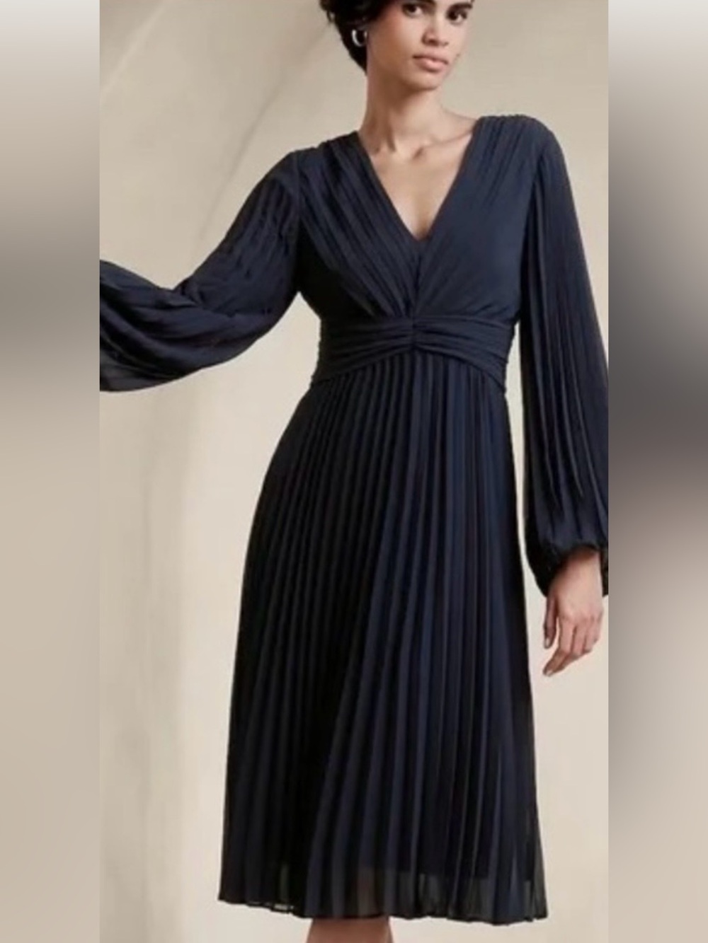 Banana Republic Black Pleated Long-Sleeve V-Neck Dress